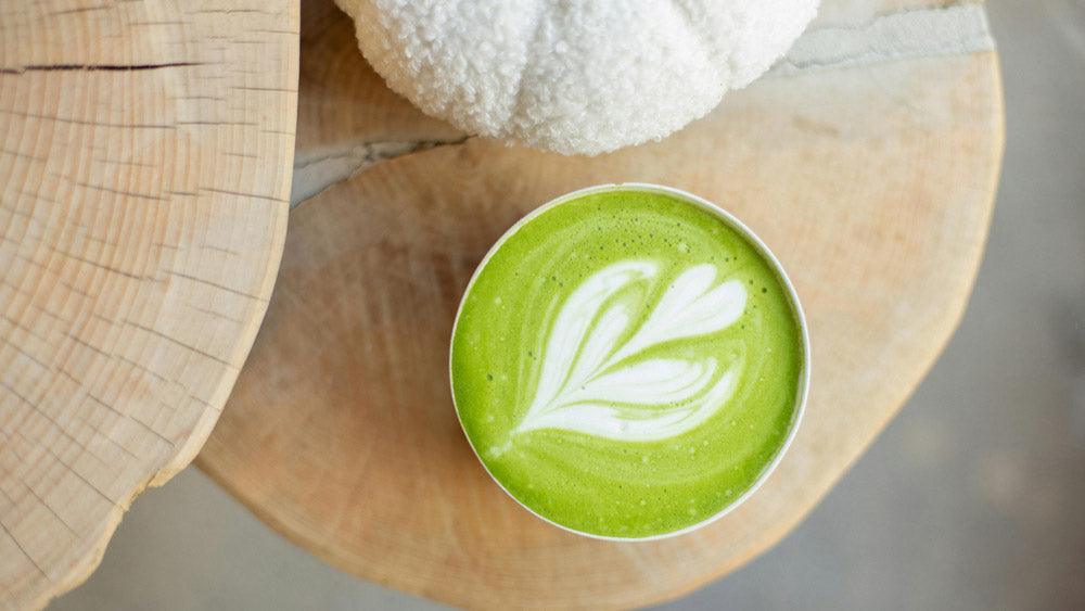 Quelle est la vraie différence entre le thé vert et le matcha ?